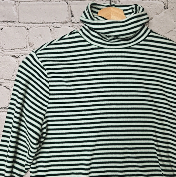 Levis Moon Rib Cropped Striped Black White Electric Green Turtleneck Top NWT Med - Picture 4 of 13